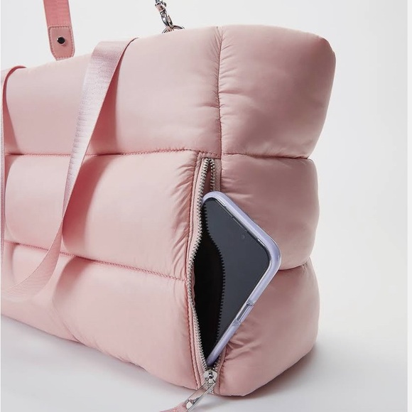 •On Cloud 9• Quilted Pink Zippered Puffer Tote - Picture 5 of 6